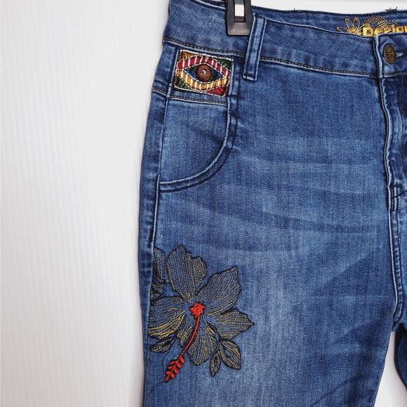 Desigual Barrel Jean 28 Horseshoe Floral Embroidered Exotic Pakaian Celana Artsy - Picture 10 of 13